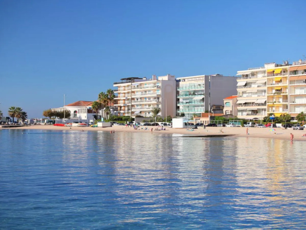 Cannes Bay 19714