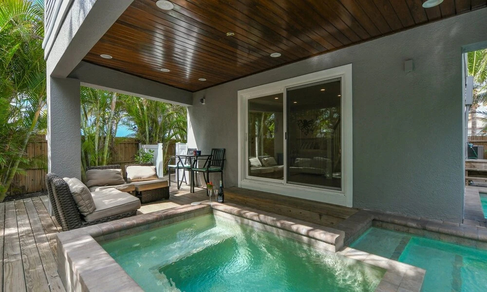 Walk to Bradenton Beach: Gulf-view Home w/ Lanai