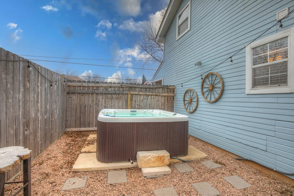 Grand Retreat 2 Houses Off Main Hot Tubs