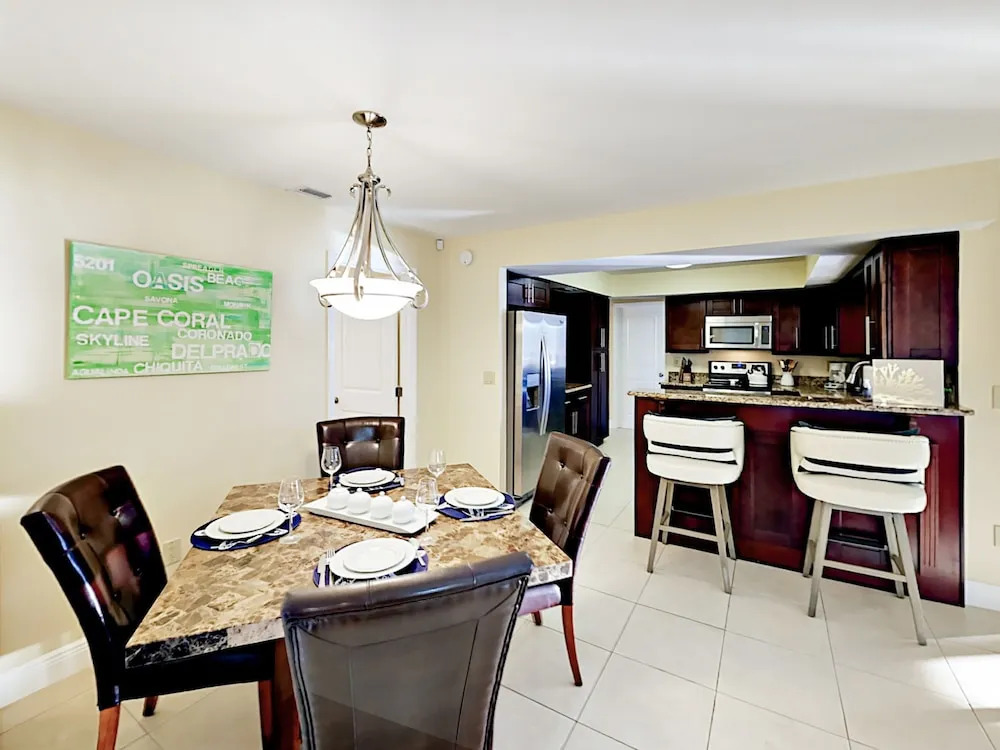 Tequila Canal - 3 Br Home