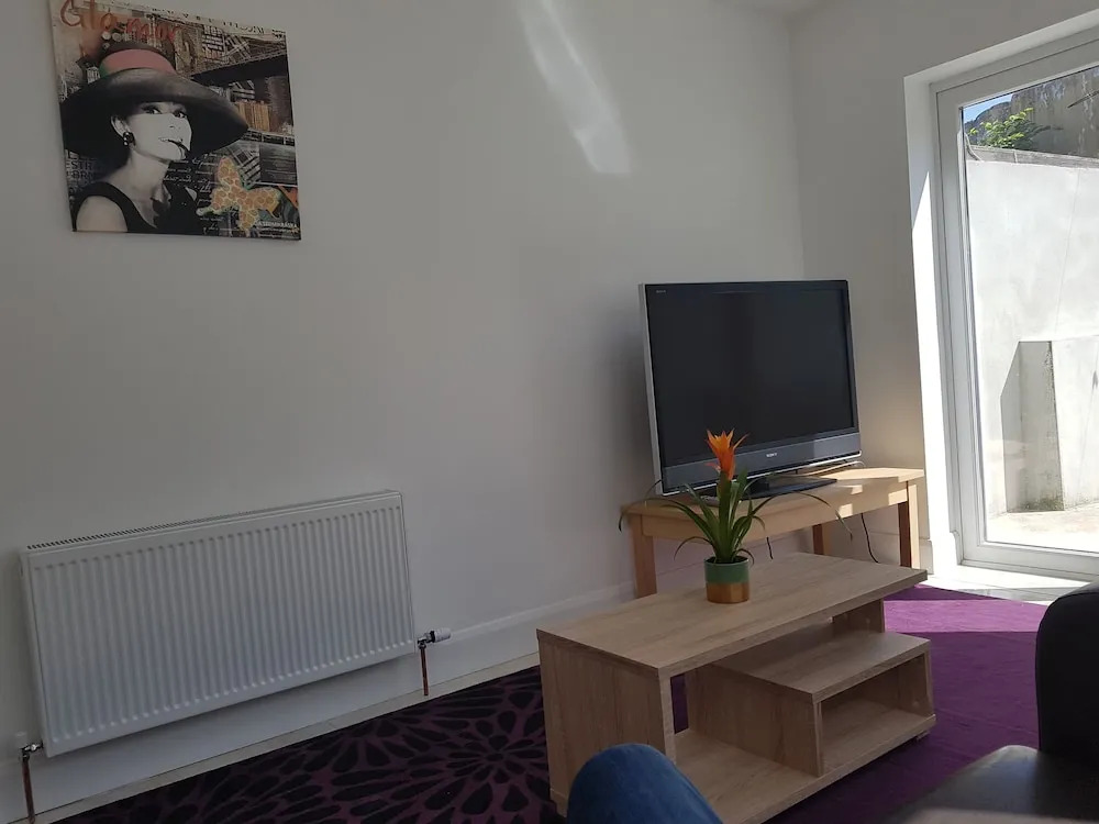 Four bed comfy house cork suit 7 guest