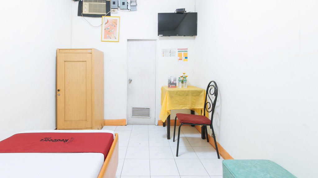 RedDoorz near East Avenue Medical Center
