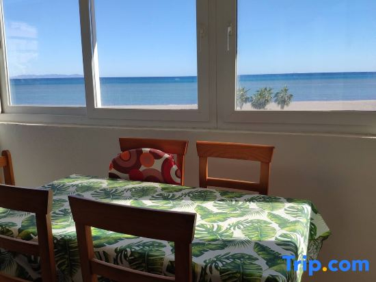 Two Bedroom Apartment on Front Line Of The Beach
