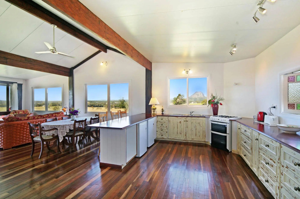 Отель Noosa Pomona Retreat