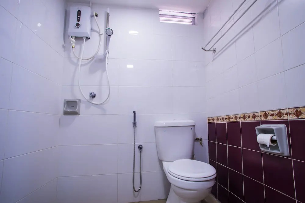 OYO 43929 Adak Hotel