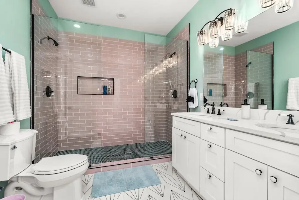 Bold Bright 4br/3.5full Baths Near Riverwalk Dtown