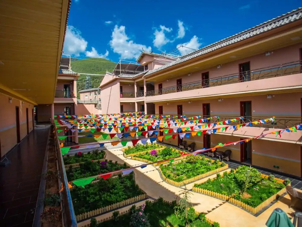 Lugu Shiguang Hotel