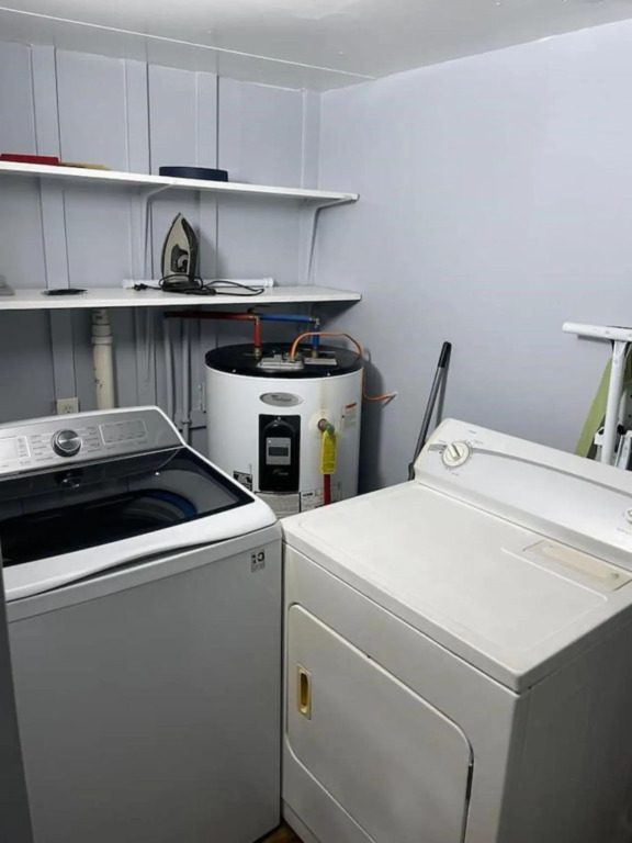 3 Bed 3 Bath House, Conveniently close to everything, Smart Tvs in all rooms whole house to yourself