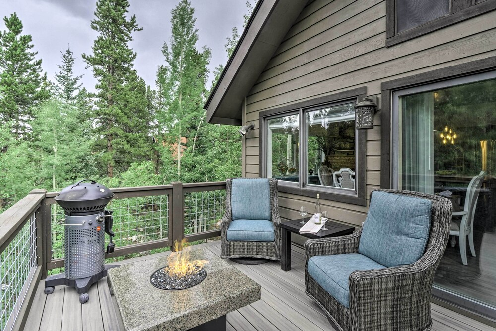 Upscale Home w/ Hot Tub: 3 Mi to Breck Ski Resort!
