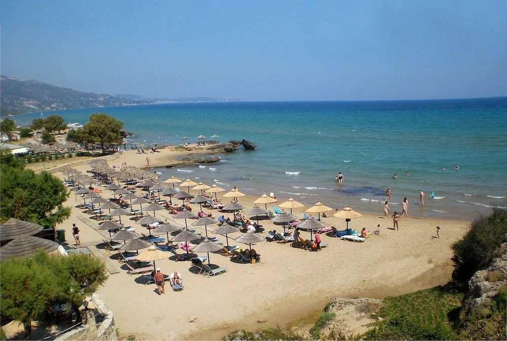 Sea View Suites & Holiday Homes - Plaka Beach Resort