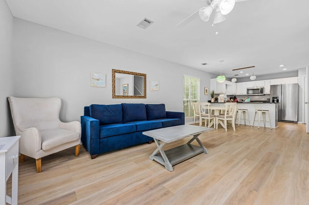 Cute Beach House Minutes from Beach