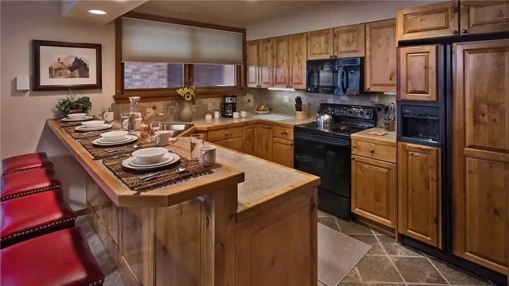 Dauphine 123 2 BedroomCondo By Moving Mountains
