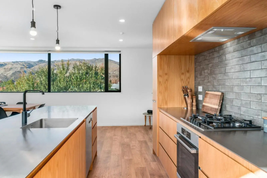 Mountain Vistas - Cromwell Upstairs Holiday Apartment