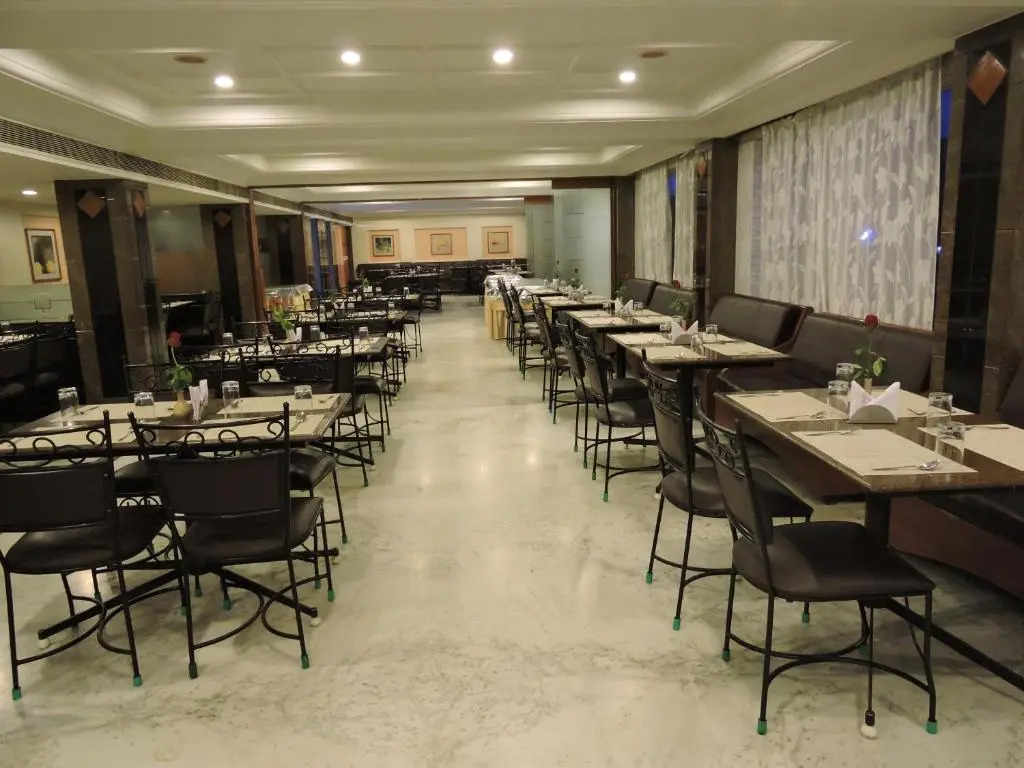Hotel PLR Grand