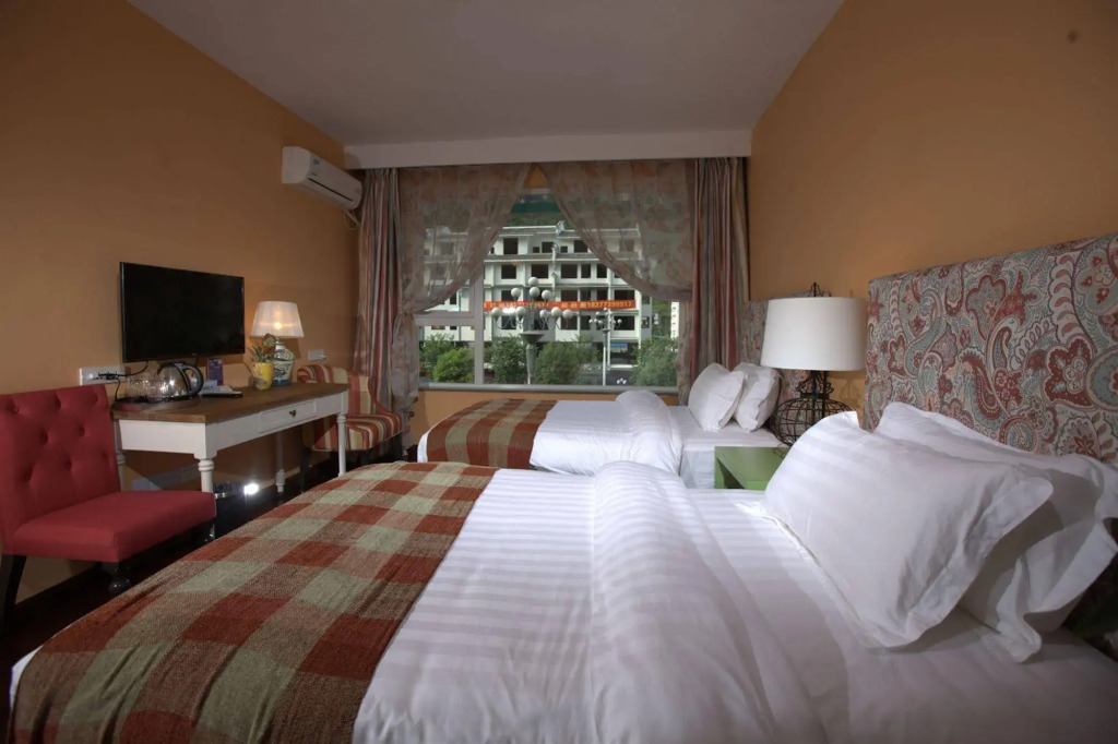 Michaels Inn & Suites