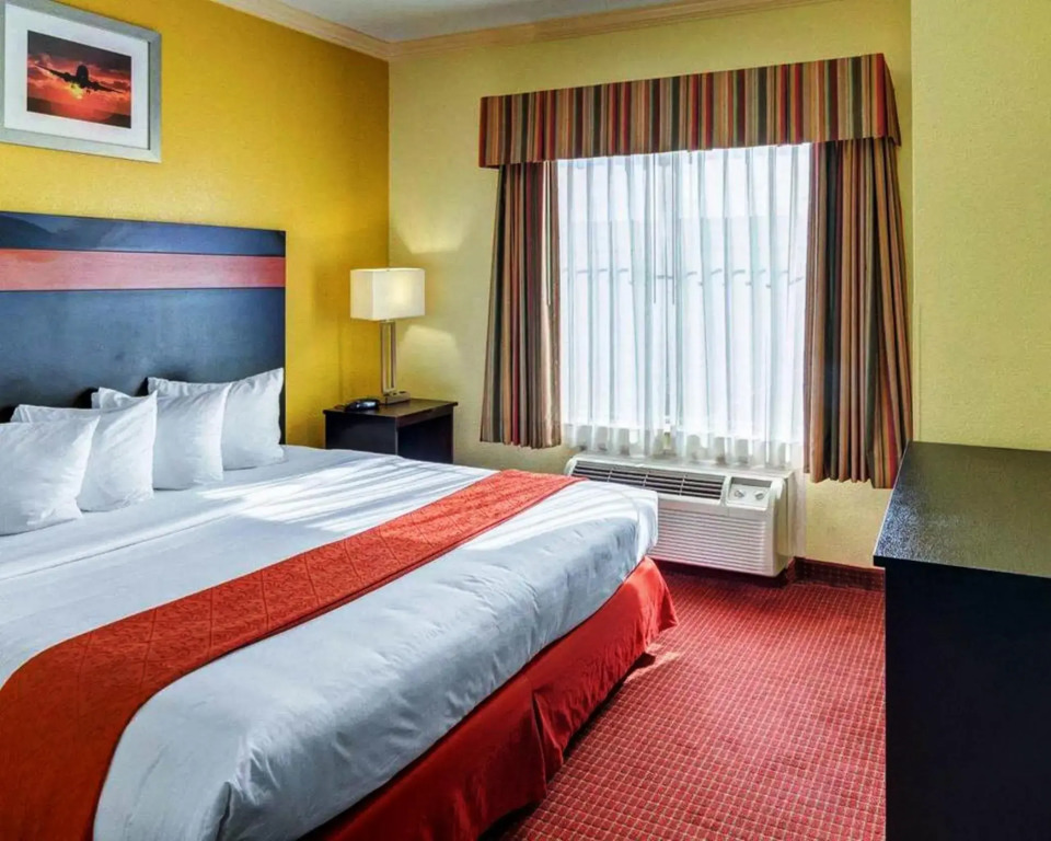 Quality Suites Houston IAH Airport - Beltway 8