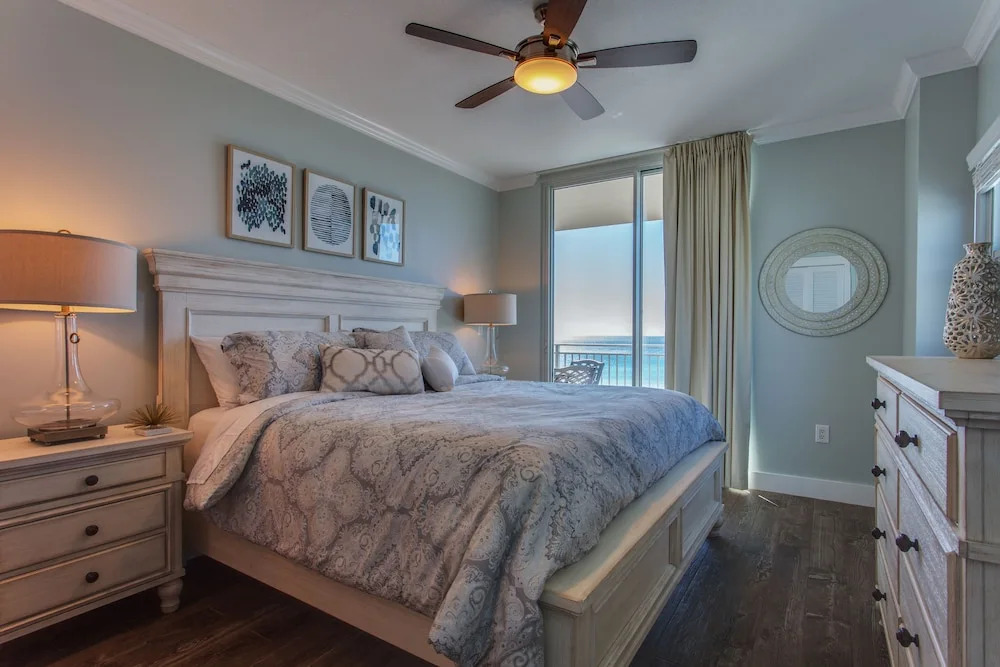 Waterscape A606 - 2 Br condo by RedAwning