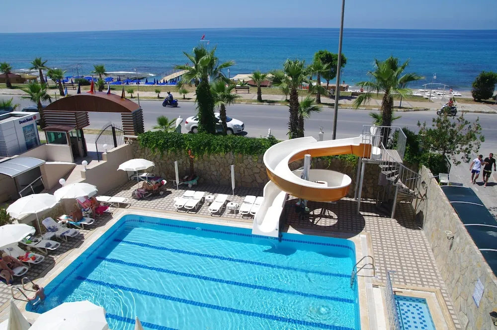 Отель Club Bayar Beach