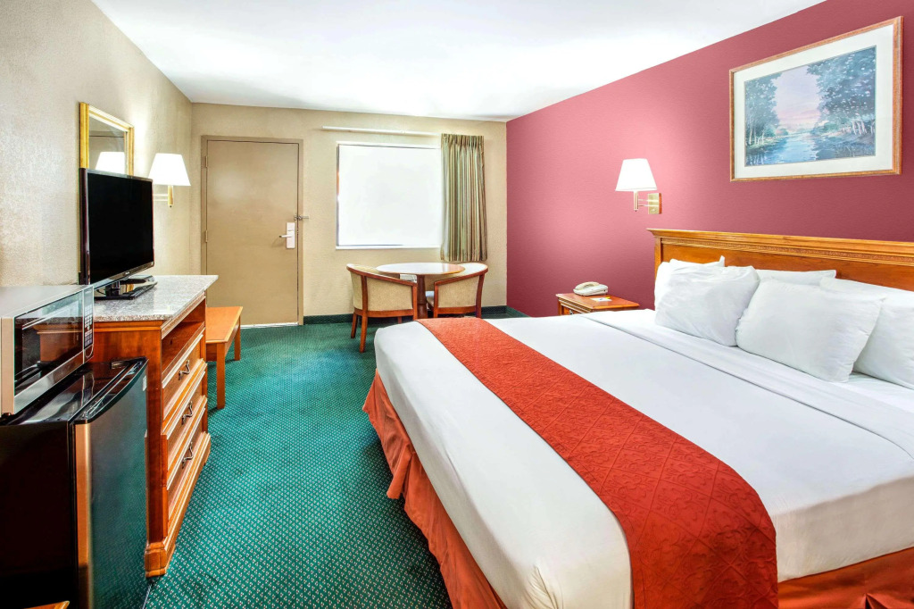 Days Inn Kennesaw