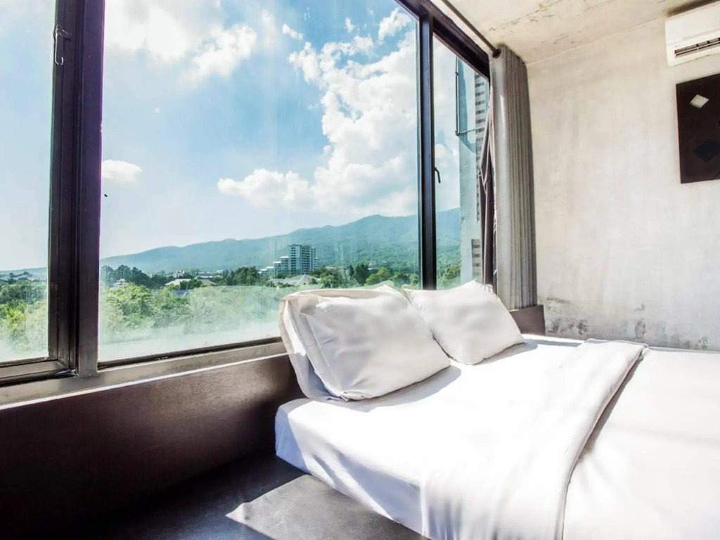 B2 Black Business & Budget Hotel