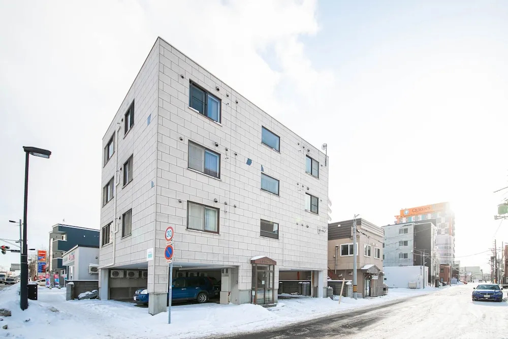 Silk Court 202