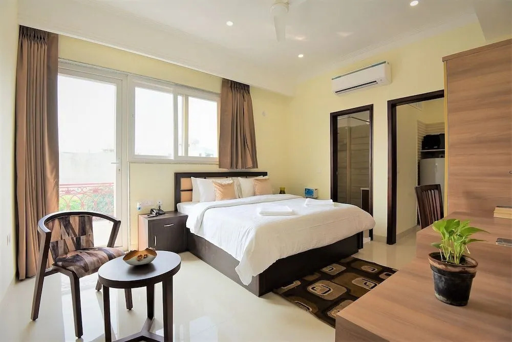 Limewood stay Service Apartments Golf Course Road
