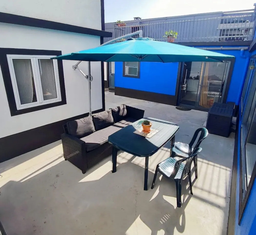 Modern 2BR Ground-floor Flat BBQ Patio Parking