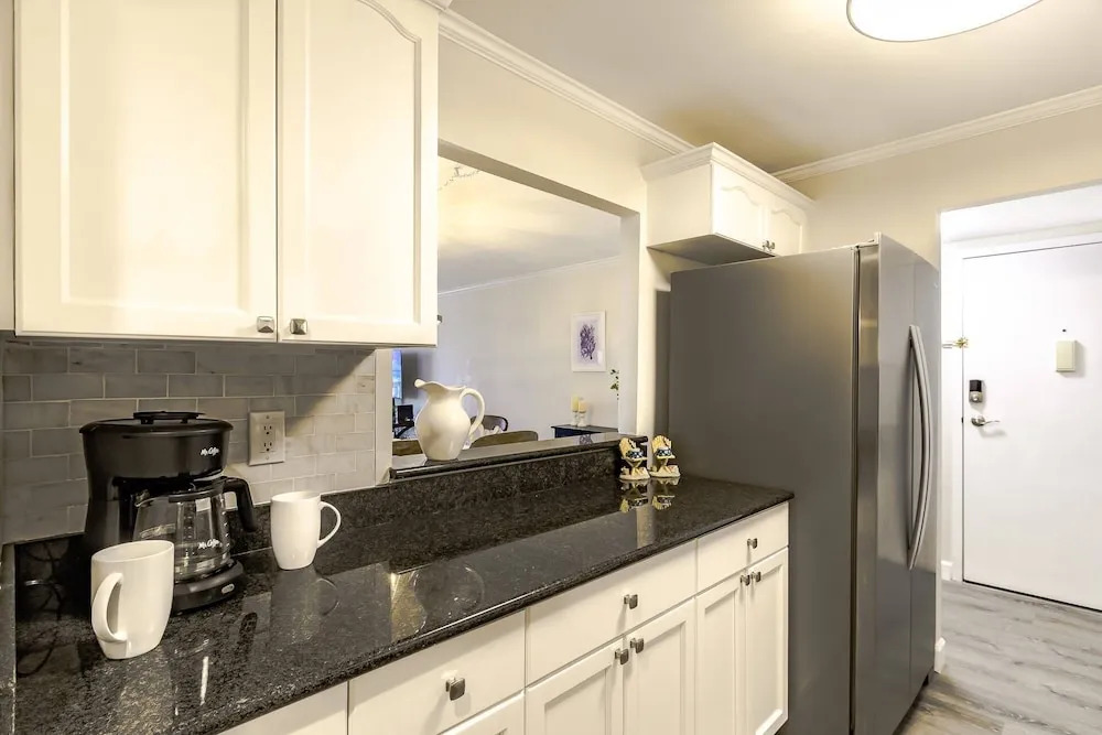 Harbor Towers 4th Fl Pool & Bay Views End Unit