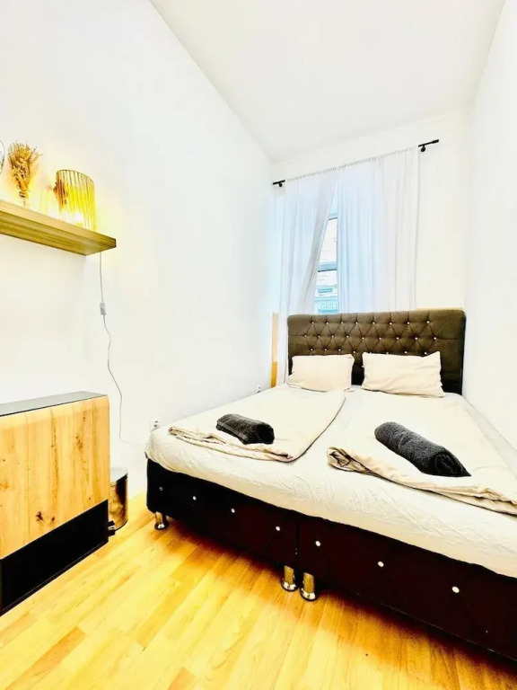 Urban 10BR Retreat Near Rathausplatz