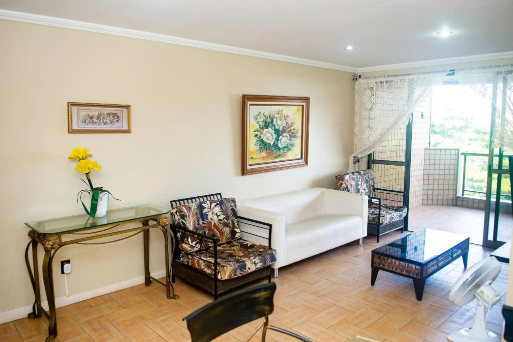 Charmoso e confortável 3 quartos com varanda e piscina - CF05