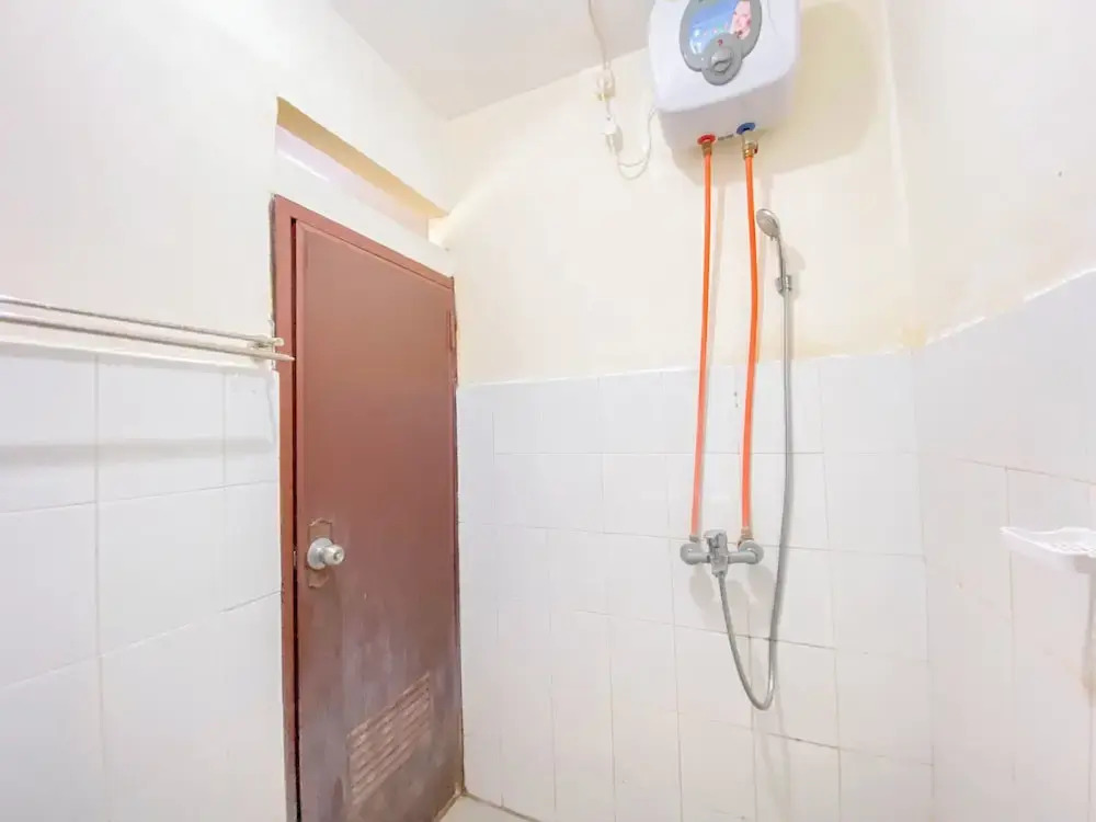 Spacious Studio Apartment at Gateway Ahmad Yani Cicadas by Travelio