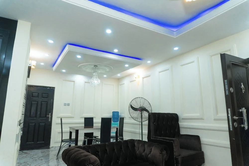 Charming 3-bed Apartment in Transe Ekulu Phase 6