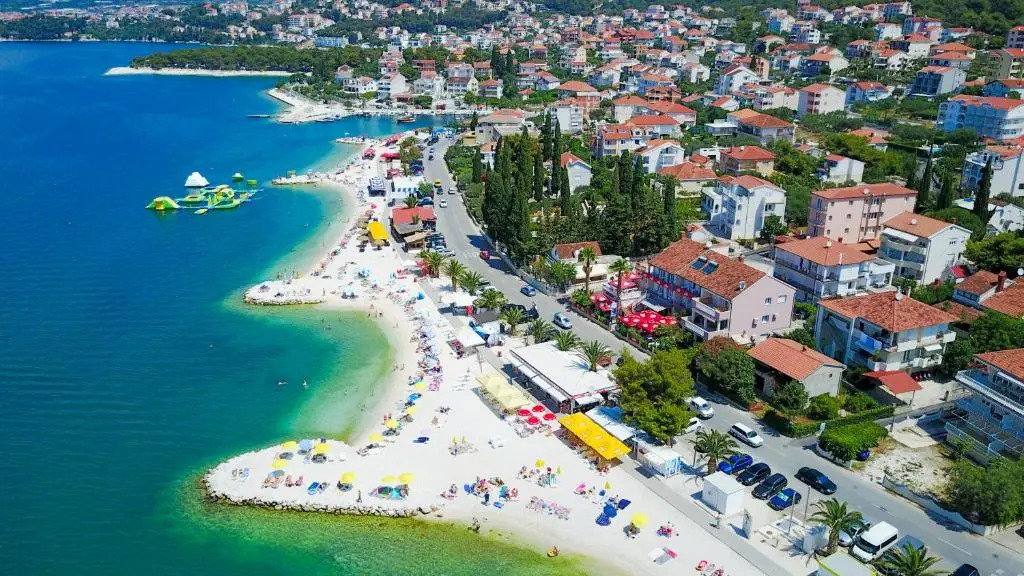 Villa Okruk-10 meters away from the beach