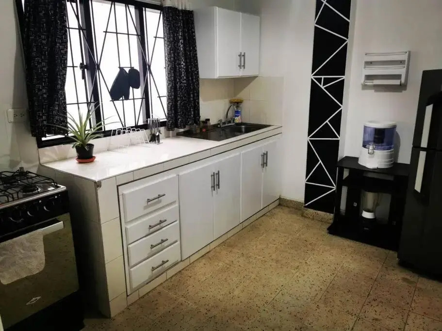 Hermoso apartamento en el centro historico de San Gil, junto a agencias de turismo, restaurantes, Gallineral, transporte, supermercado, panaderia, parking I 2