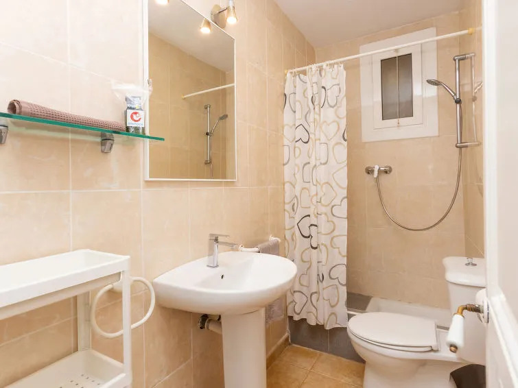 Gracia Torrijos - One Bedroom