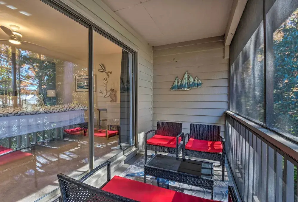 Renovated Gem w/ Pool Access: 1/4 Mi to Beach