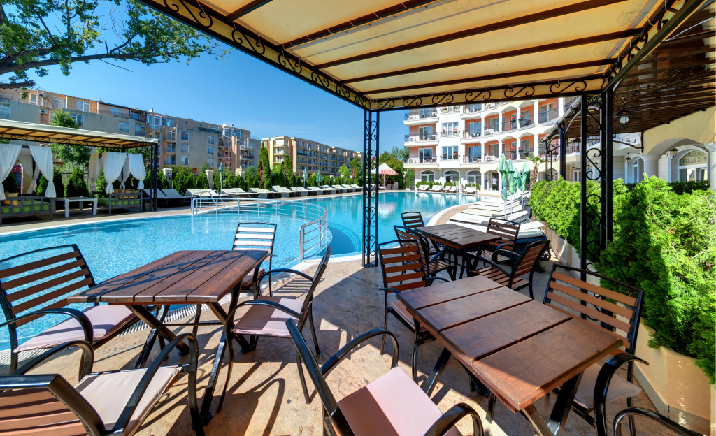 Avenue Deluxe Hotel