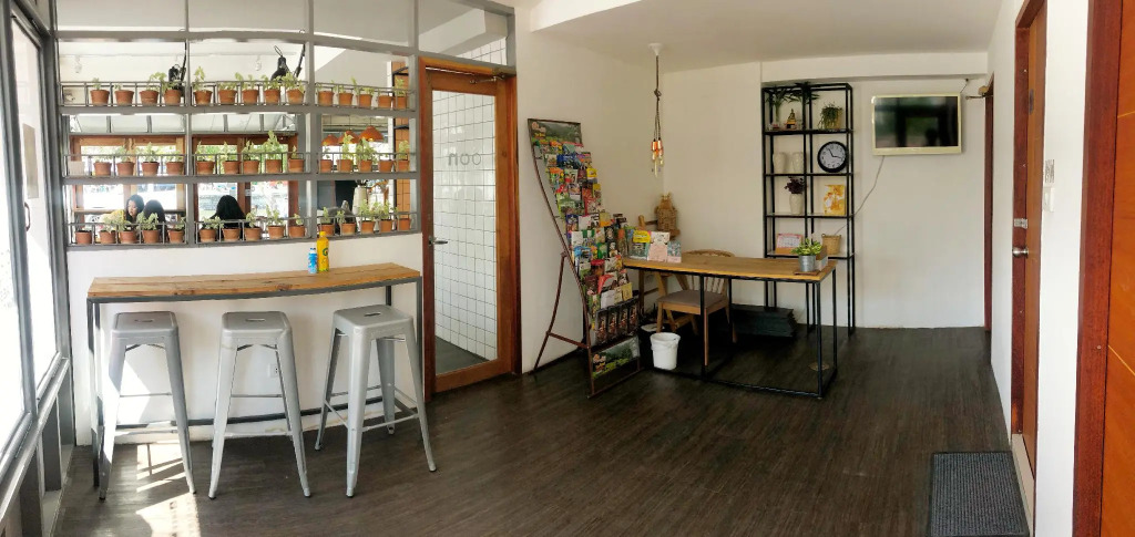 Oon Poshtel x Cafe