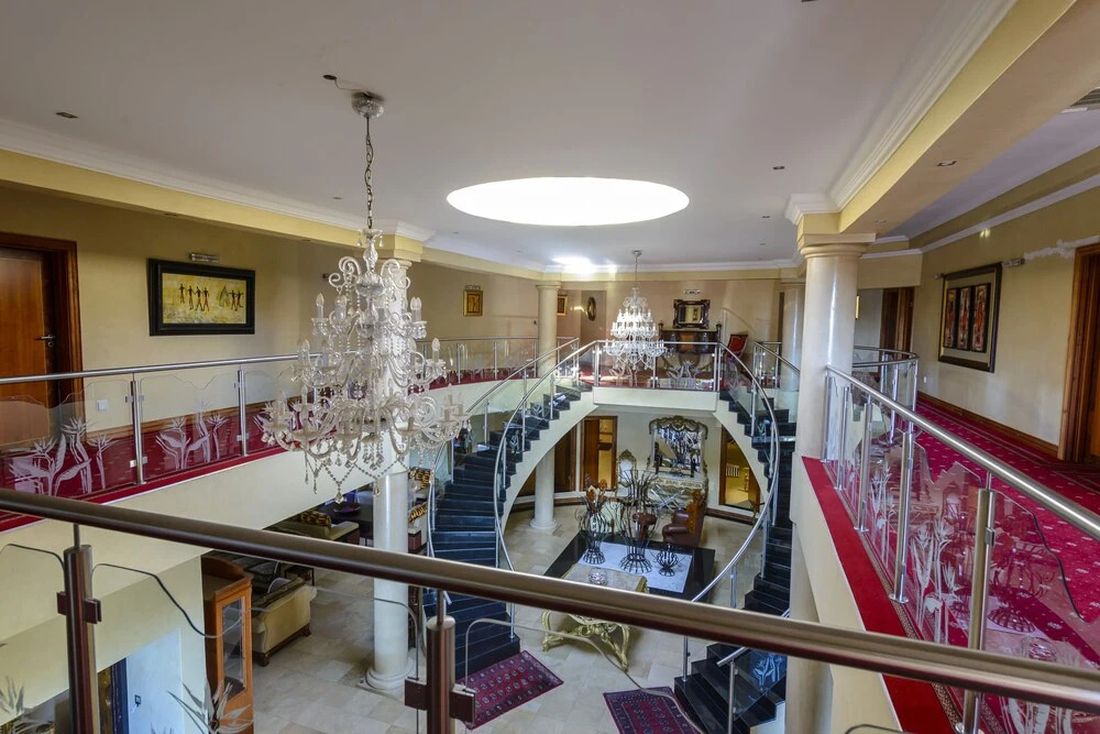Equestrian Royal Hotel Boutique & Spa