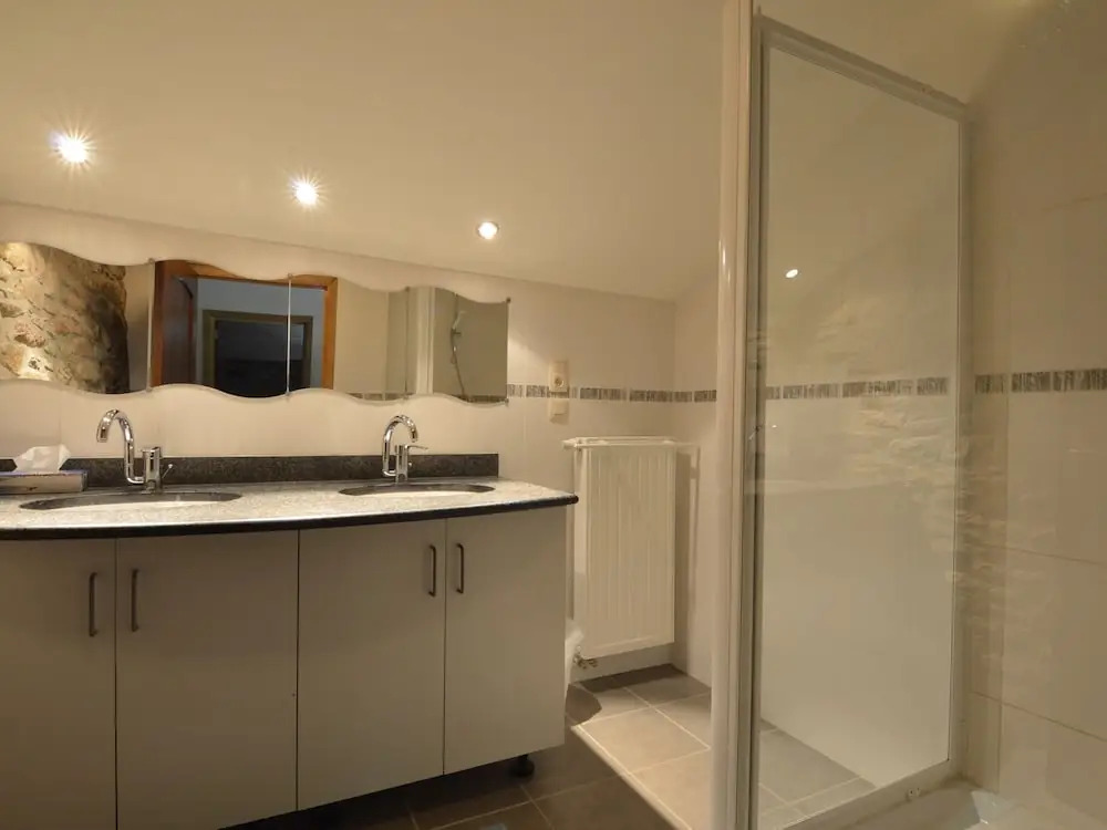 Forest-edge Stay, Burtonville