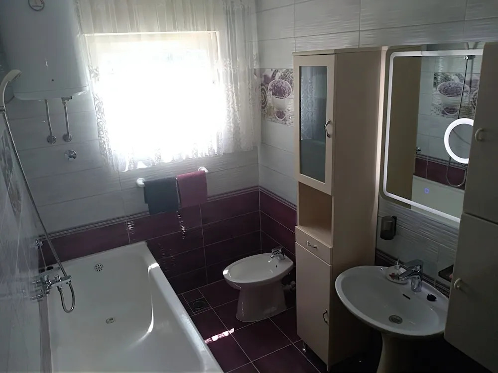 New And Completely Renovated Apartment 5-1