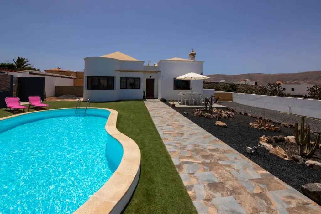 HolidayVilla Volcan - BBQ , Pool , Garden, rural by Holidays Home