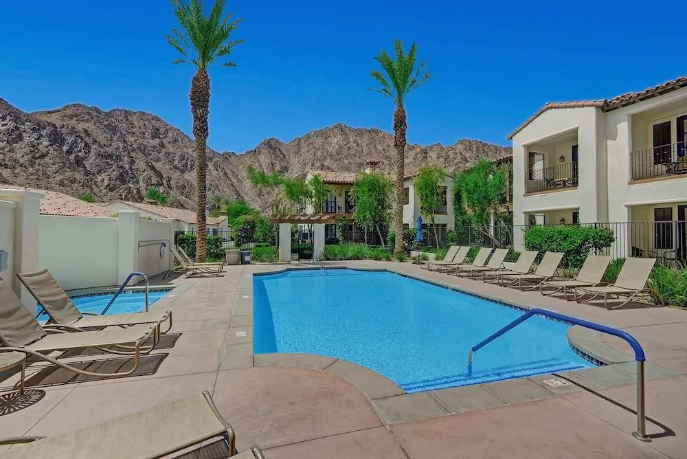 Barefoot Villa Mountain Views & Luxury Spa Access