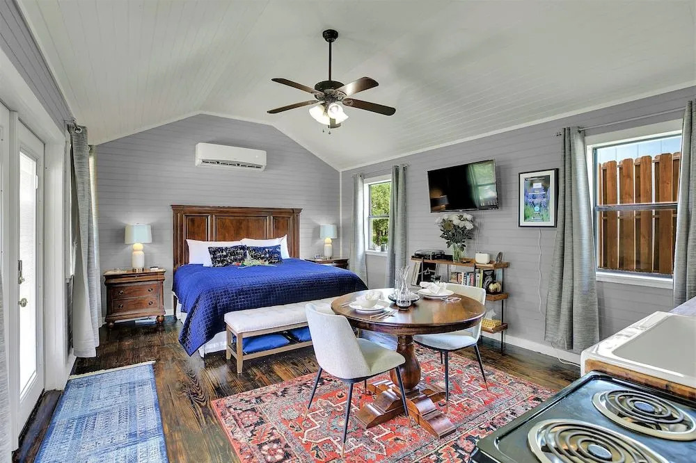 Luxurious & Intimate Cottage in Fred Wine Country!