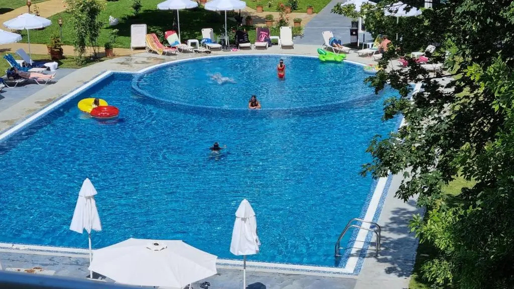 Oasis dream apartment with pool by the sea