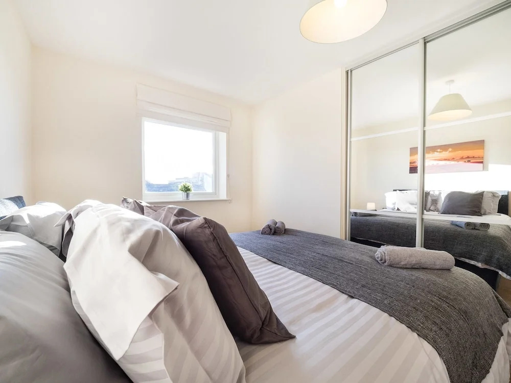 Deluxe Kennet Island Apartment