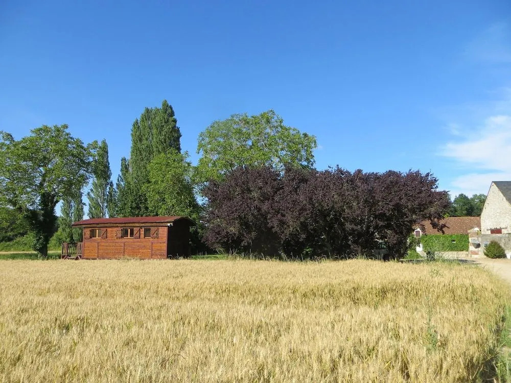 La Ferme de lisle et sa Roulotte