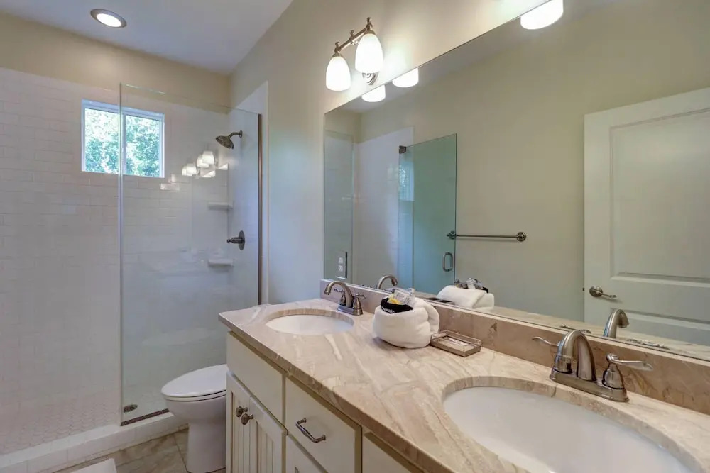 Cute little Cottage! Perfect Getaway! 2 Pools! SLEEPS 4