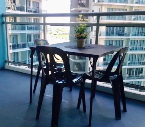Cozy 1BR w/ Balcony at AZURE