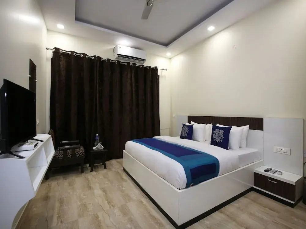 OYO Rooms 299 Hotel Shashank Villa